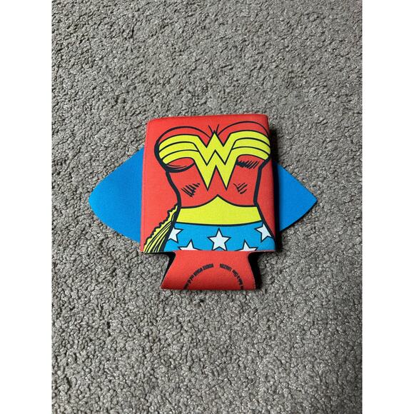DC Comics Wonder Woman Can Hugger Drink Cooler with Cape Superhero Koosie - Picture 1 of 3